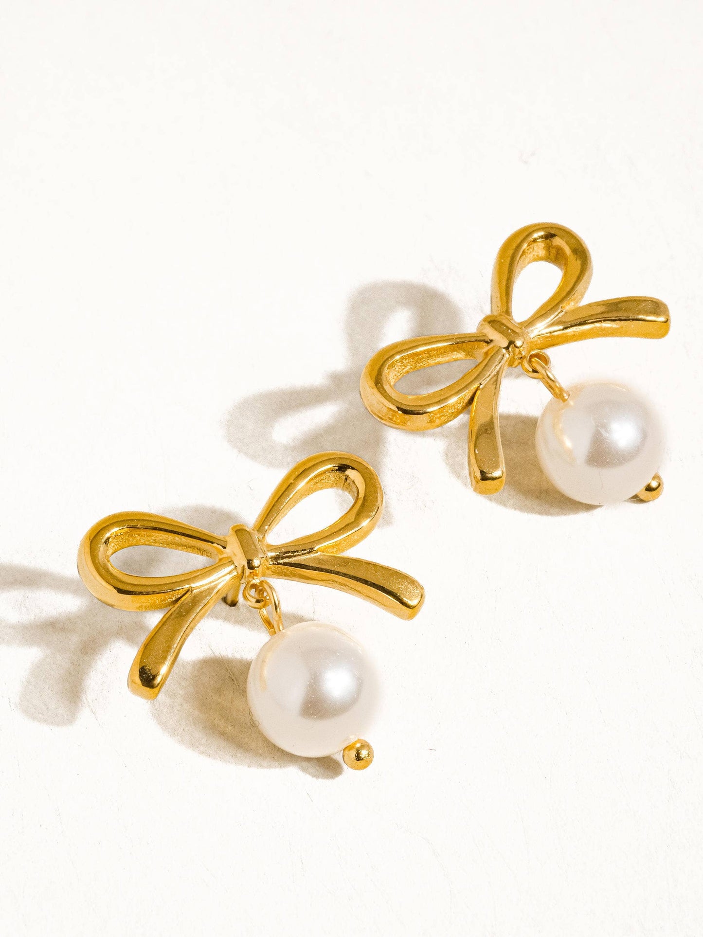 Aleah Bow Pearl Earring: Yellow Gold
