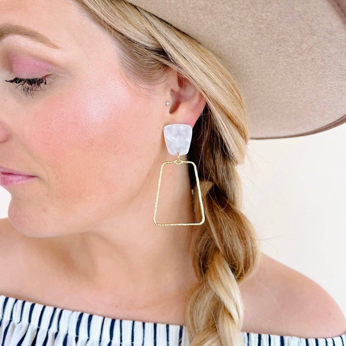 LINNY CO Kaelyn - Pearl White - Earrings